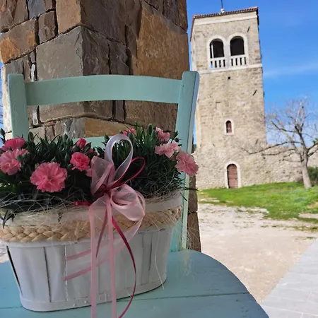 Hisa Skala Kubed Gračišče