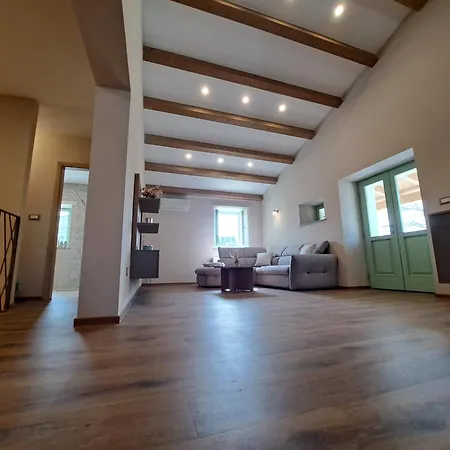 Hisa Skala Kubed Tatil Evi Gračišče