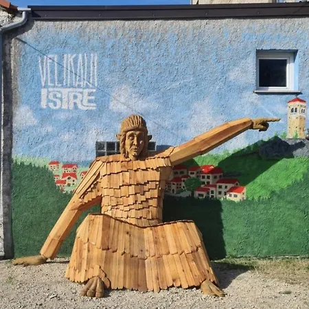 Hisa Skala Kubed Gračišče