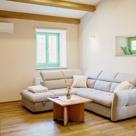 Hisa Skala Kubed * Gračišče