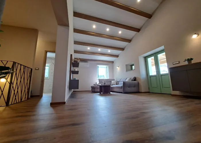 Hisa Skala Kubed Ferienhaus Gračišče